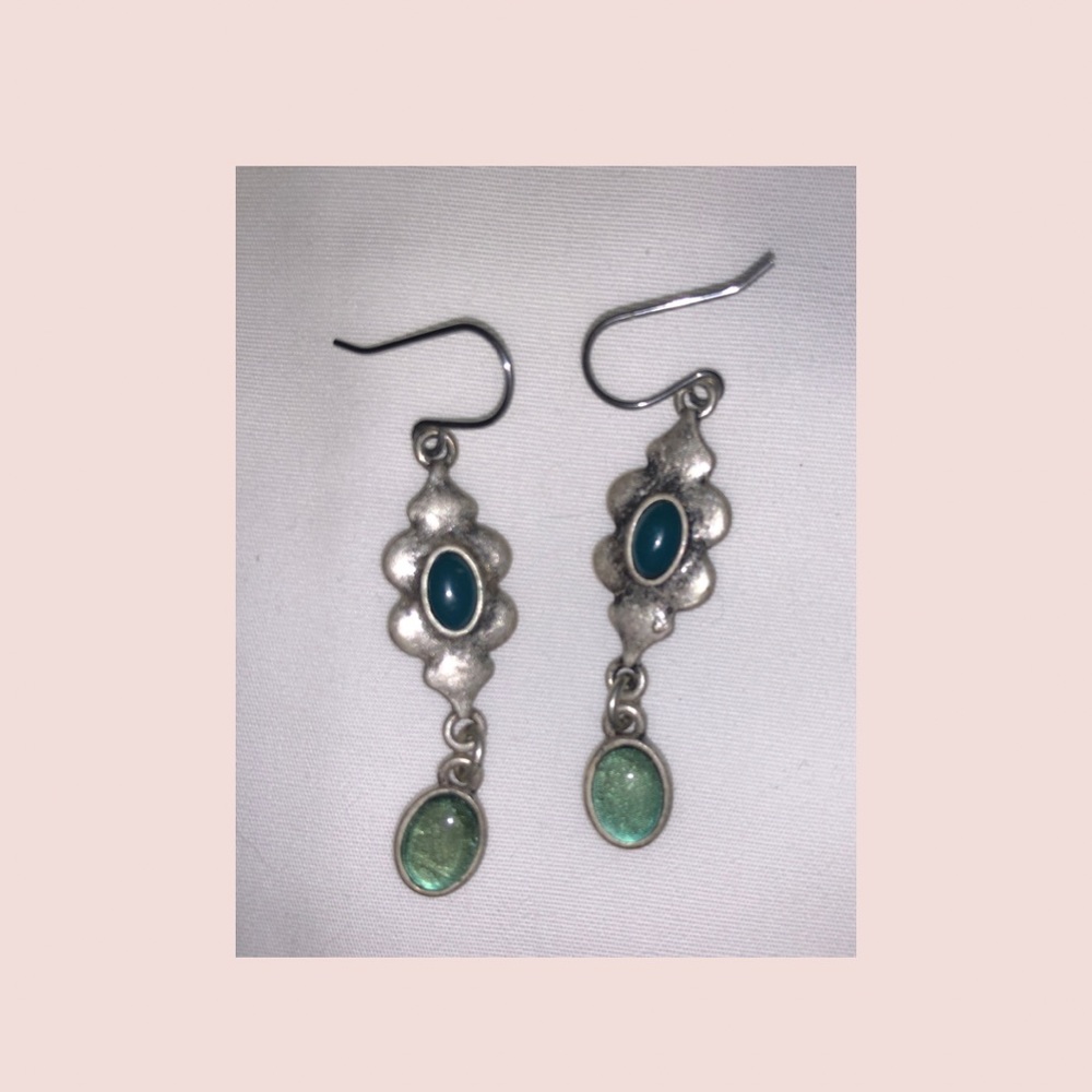flower style jade dangle earrings
